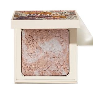 Bobbi Brown Ulla Johnson Collection Highlighting Powder in Pink Glow